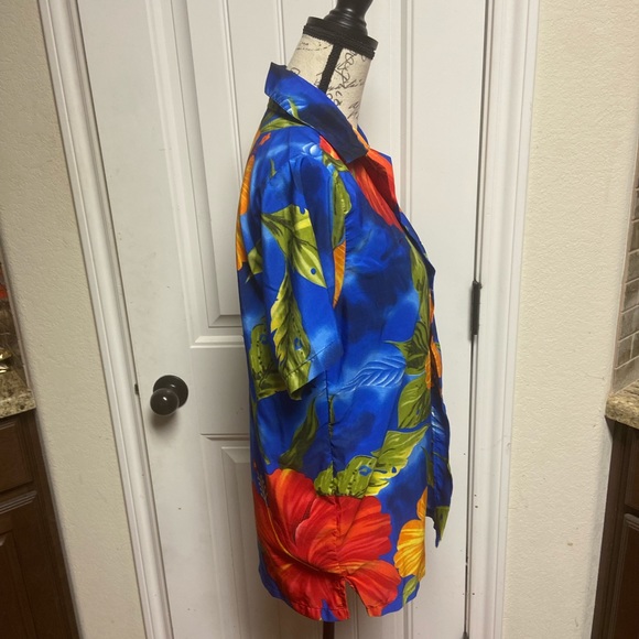 Bright Women’s Hawaiian Blouse - Picture 3 of 6